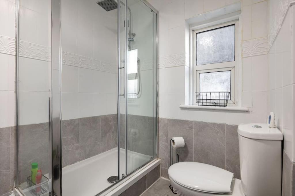 2A - Bright & Airy 2 Bed Flat - 20 Mins To Central London Eksteriør bilde