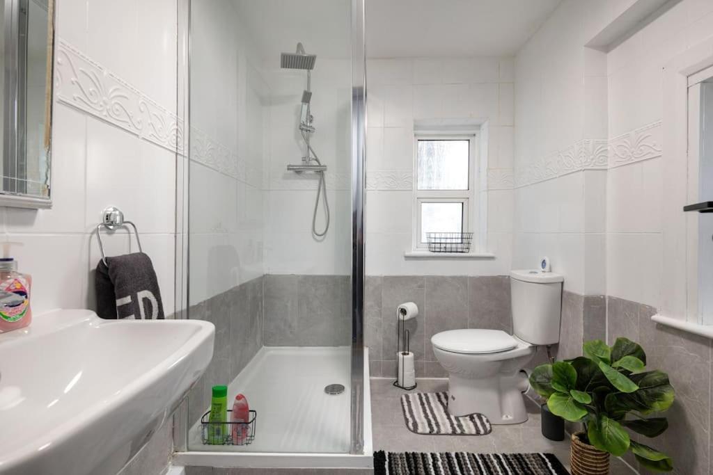 2A - Bright & Airy 2 Bed Flat - 20 Mins To Central London Eksteriør bilde