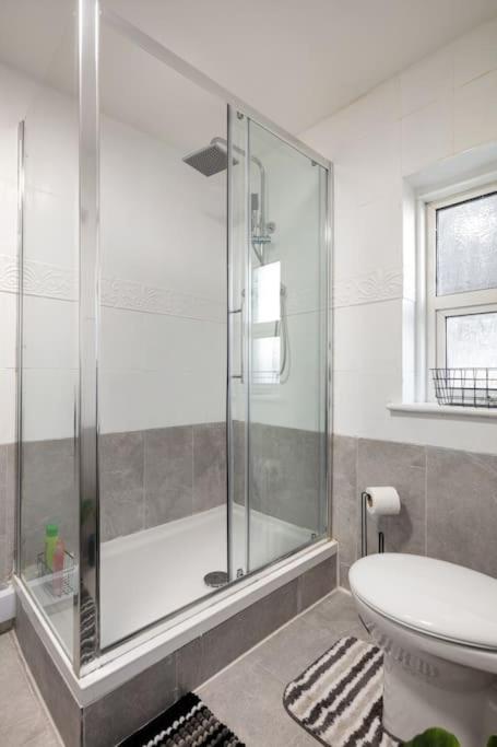 2A - Bright & Airy 2 Bed Flat - 20 Mins To Central London Eksteriør bilde